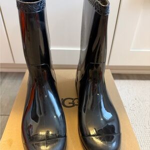 UGG Shiny Black Rain Boots Size 8